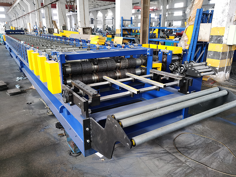 Floor deck forming machine (3)